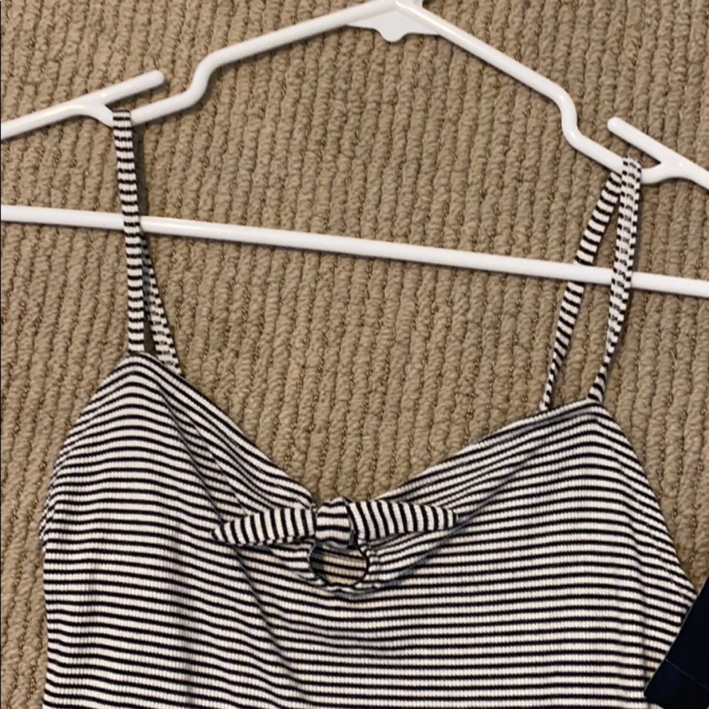 Black and white striped hollister top - Picture 2 of 4